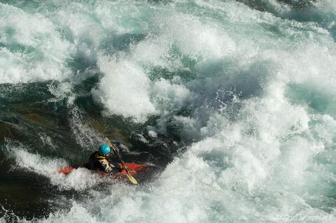 Whitewater kayaking Dynamite, the first rapid of Infierno Canyon