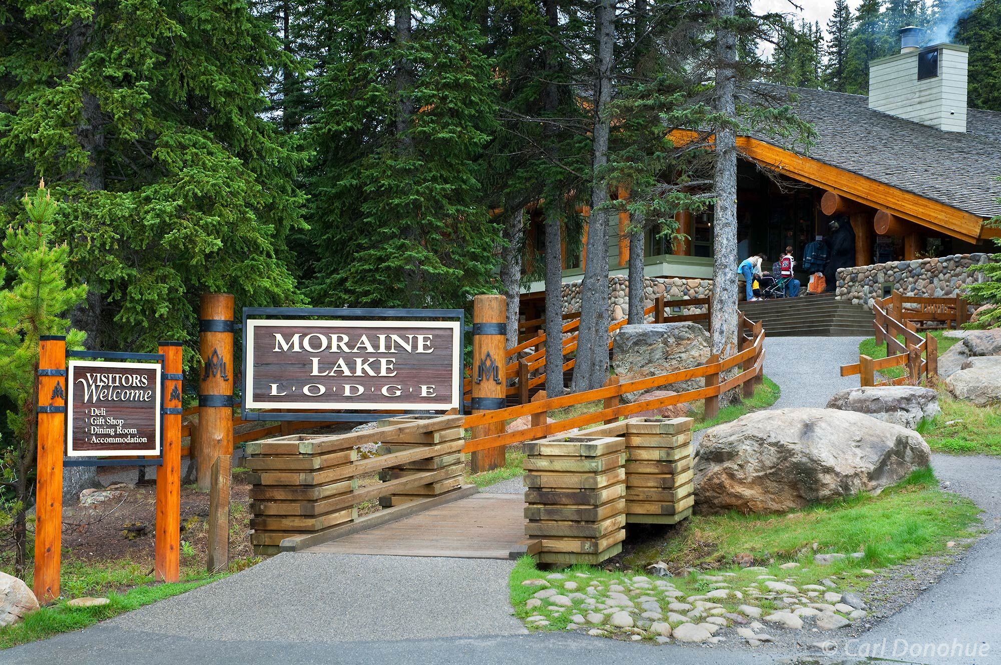 Popular tourist destination Moraine Lake has a wonderful lodge, the Moraiine Lake lodge, for tourists to shop, eat, browse and...